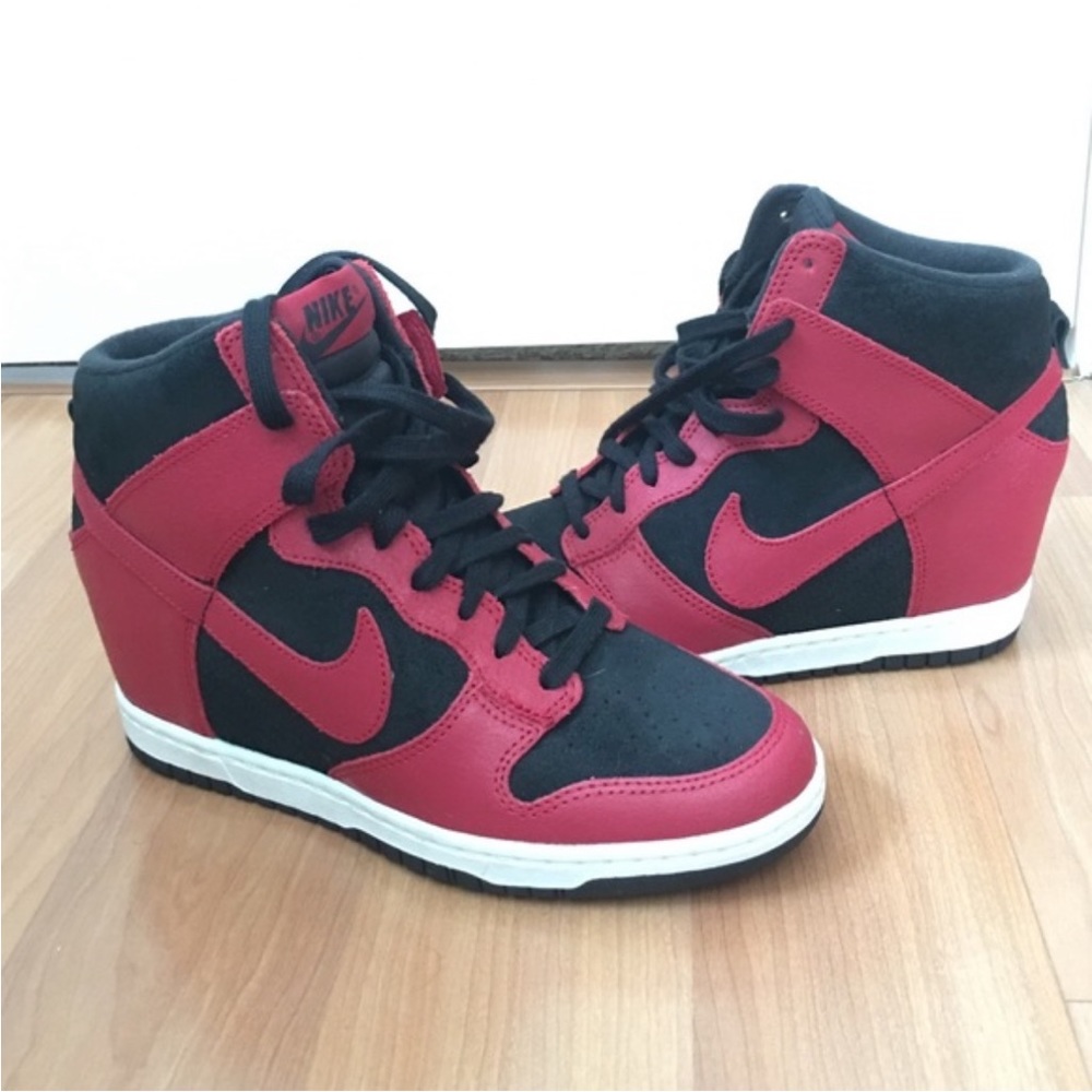 Nike Women’s Dunk Sky High Essential